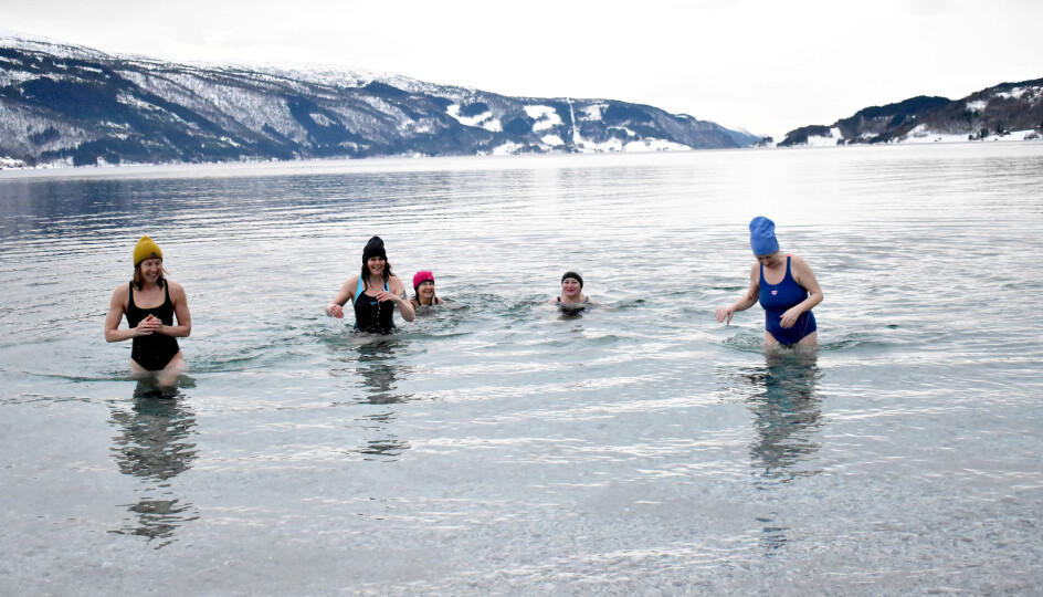Sporty damer i Surnadalsfjorden