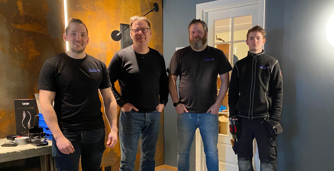 Erik Landsem tar over som faglig leder hos El-Co etter Nils Stokke. F.v. Erik Landsem, Nils Stokke, Stian Bekken (daglig leder) og Øyvind Klock (lærling). Erik Landsem tar over som faglig leder hos El-Co etter Nils Stokke. F.v. Erik Landsem, Nils Stokke, Stian Bekken (daglig leder) og Øyvind Klock (lærling).