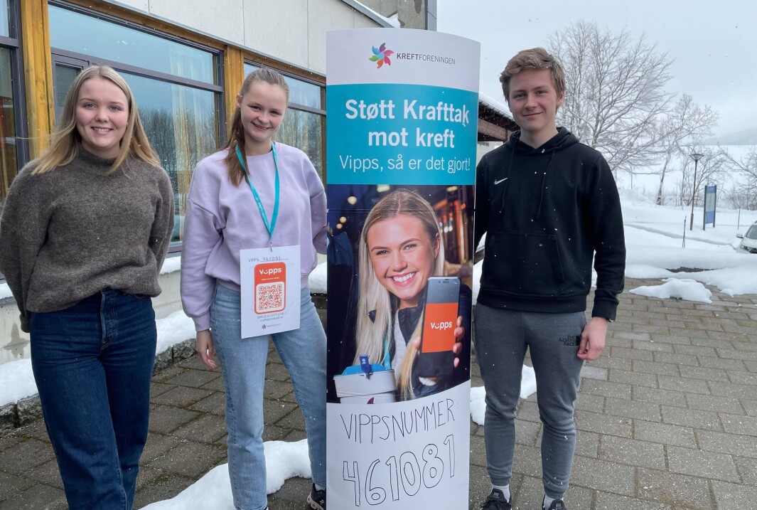 Mathilde Blokhus Vikan (f.v.), Ine Fiske, Benjamin Skålvik Rønning og resten av Surnadalsrussen 2021 deltek i Kreftforeningens innsamlingsaksjon "Krafttak mot kreft". Mathilde Blokhus Vikan (f.v.), Ine Fiske, Benjamin Skålvik Rønning og resten av Surnadalsrussen 2021 deltek i Kreftforeningens innsamlingsaksjon "Krafttak mot kreft".