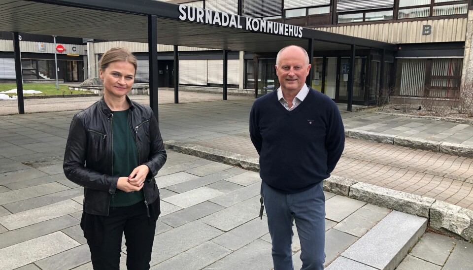 Ordførar Margrethe Svinvik og kommunedirektør Knut Haugen i Surnadal kommune