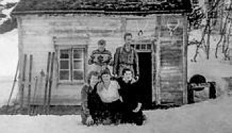 Reidunn Melhus Halle, Reidunn Ranes og Else Marie Berset. Bak Jon og Peder Melhus. Reidunn Melhus Halle, Reidunn Ranes og Else Marie Berset. Bak Jon og Peder Melhus.