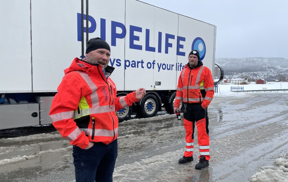 Surnadal Transport-sjef Atle Norli og sjåfør Arild André Olsen. Surnadal Transport-sjef Atle Norli og sjåfør Arild André Olsen.