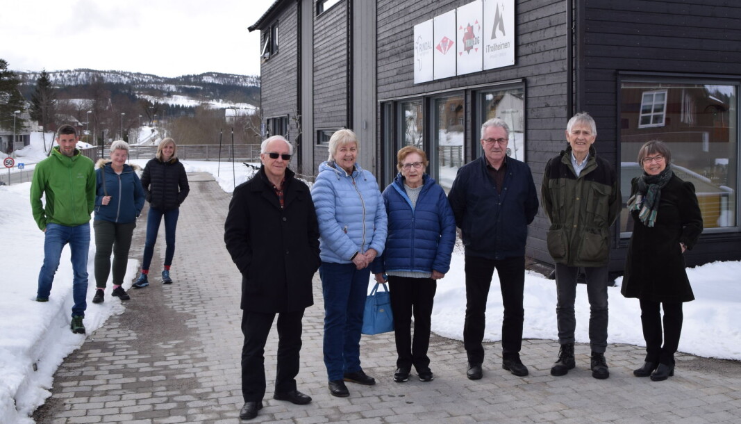 Foran: Jostein Grytbakk, Johanne Løset, Gudrun Moen, Jon Storløkken Bolme, Oddvin Meland og Helene Nergård fra Rindal pensjonistlag. Bak: Gøran Bolme, Britt Moen og Åse Børset. Foran: Jostein Grytbakk, Johanne Løset, Gudrun Moen, Jon Storløkken Bolme, Oddvin Meland og Helene Nergård fra Rindal pensjonistlag. Bak: Gøran Bolme, Britt Moen og Åse Børset.