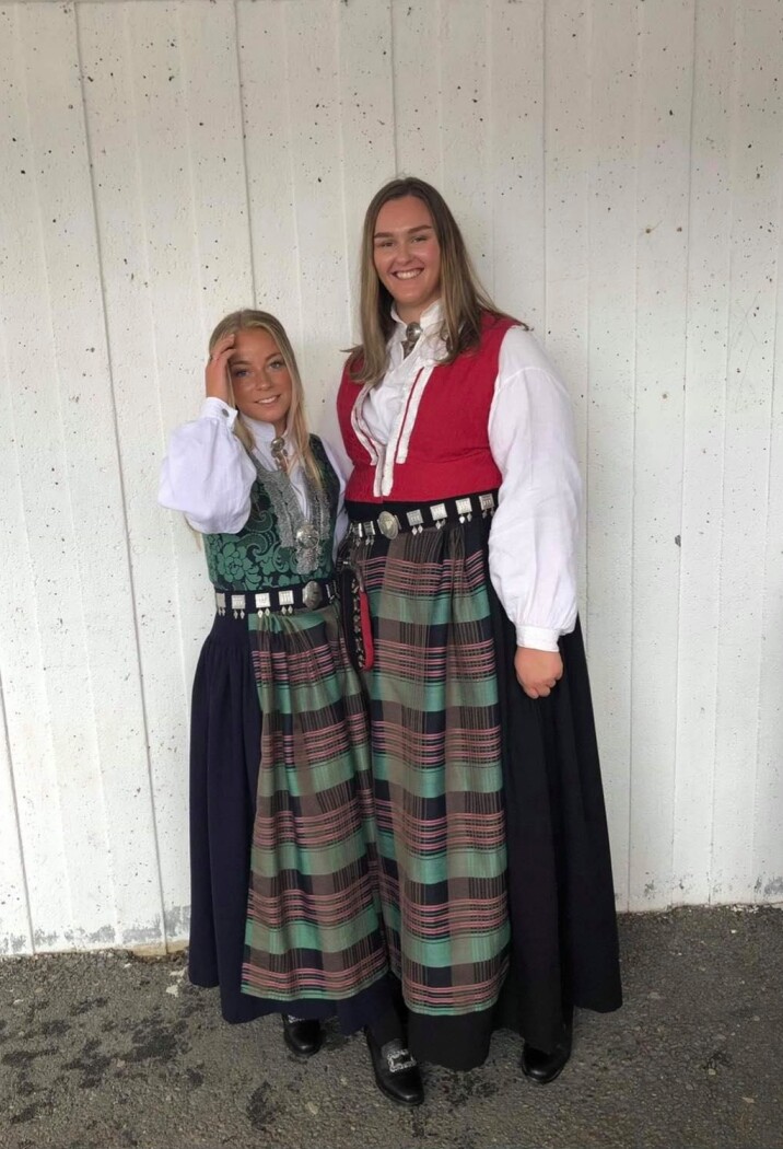 Ihne sammen med sin gode venninne Nora Sande Holtan i juni 2019