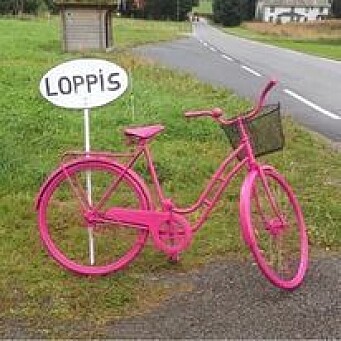 Den rosa sykkelen viser vei til Gammelskulin gjenbruk Den rosa sykkelen viser vei til Gammelskulin gjenbruk