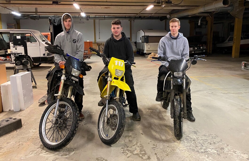 Henrik Moen, Stian Svinsås og Mikkel Holte var med på den første dugnadskvelden. Henrik Moen, Stian Svinsås og Mikkel Holte var med på den første dugnadskvelden.
