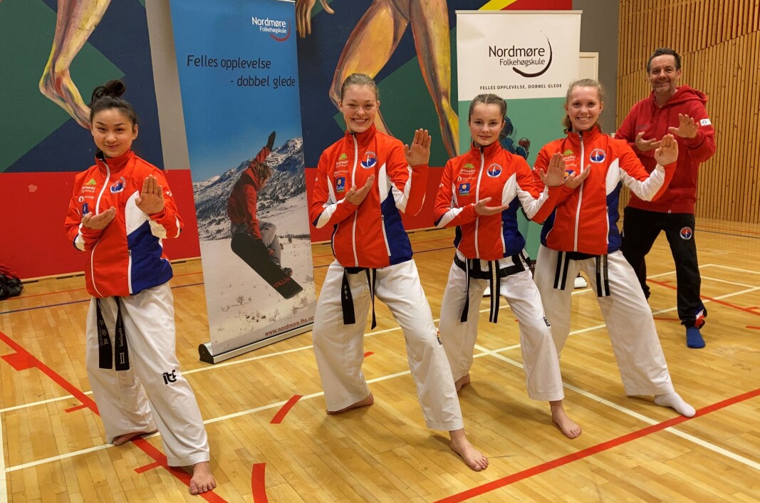 F.v. Tania, Aurora, Heidi, Una og Kjell Gunnar. F.v. Tania, Aurora, Heidi, Una og Kjell Gunnar.