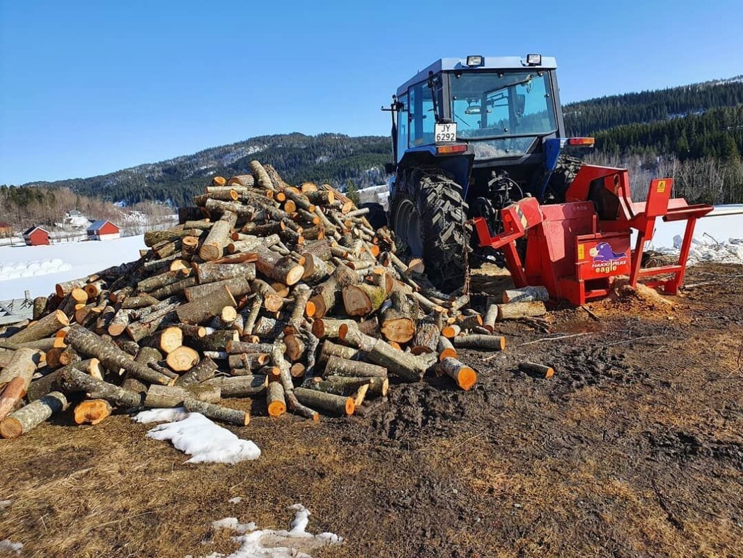 Fint og typisk vårarbeid #ved #trønsdal Fint og typisk vårarbeid #ved #trønsdal