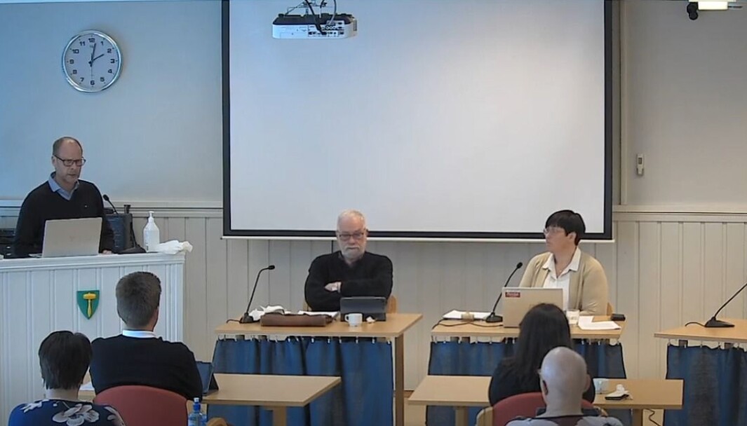 Arkivbilde fra kommunestyremøte i Rindal 28. april. Nå kan Mons Otnes, Magnar Dalsegg, Vibeke Langli og resten av både den administrative og politiske ledelsen i Rindal glede seg over at kommunen får nesten 200 000 kroner i tilskudd til sommerskole. Arkivbilde fra kommunestyremøte i Rindal 28. april. Nå kan Mons Otnes, Magnar Dalsegg, Vibeke Langli og resten av både den administrative og politiske ledelsen i Rindal glede seg over at kommunen får nesten 200 000 kroner i tilskudd til sommerskole.