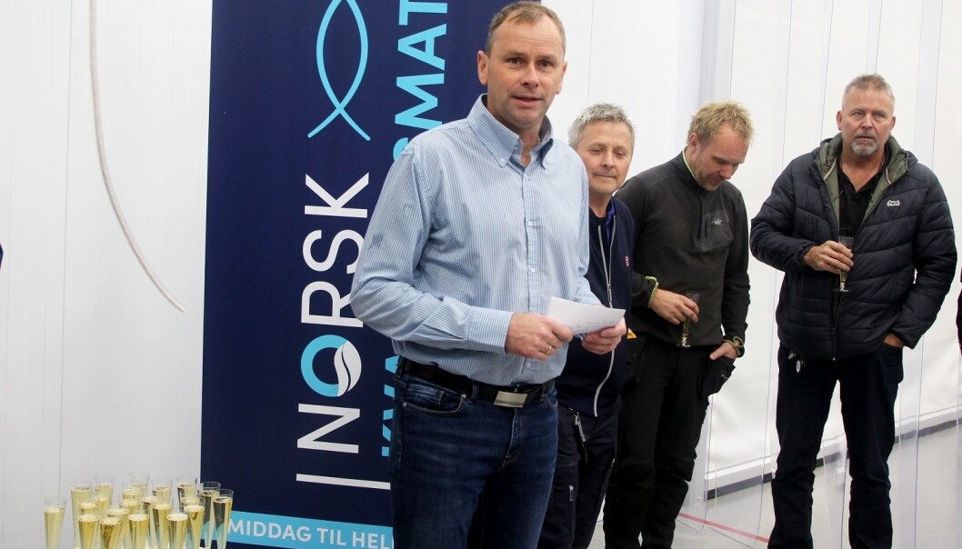 Ivar Næss og resten av de ansatte ved Norsk Kvalitetsmat har grunn til å feire etter 1. og 2. plass i NM i Sjømat. Ivar Næss og resten av de ansatte ved Norsk Kvalitetsmat har grunn til å feire etter 1. og 2. plass i NM i Sjømat.