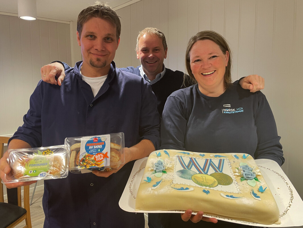 Linjeleder Helge Rodal (f.v.), daglig leder Ivar Næss og produksjonsleder Fiskemat Ingunn Romundstad i Norsk Kvalitetsmat. Linjeleder Helge Rodal (f.v.), daglig leder Ivar Næss og produksjonsleder Fiskemat Ingunn Romundstad i Norsk Kvalitetsmat.