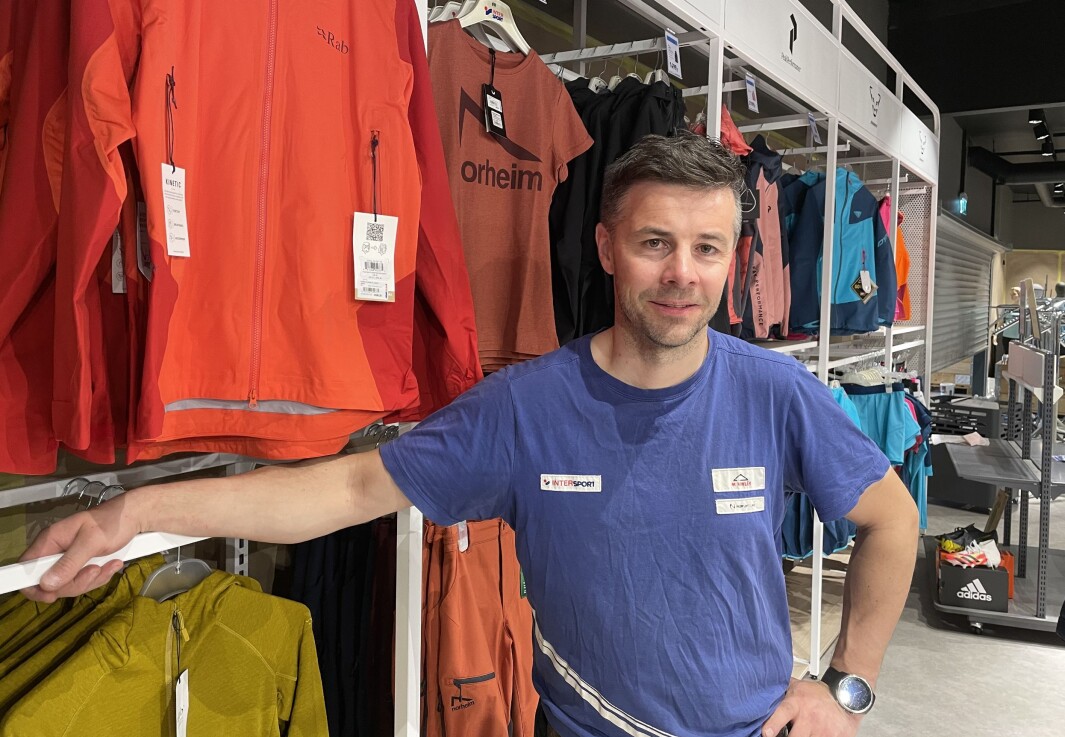 Jo Kvande Hansen ønsker kundene velkommen til ny, kraftig oppgradert InterSport-butikk torsdag. Jo Kvande Hansen ønsker kundene velkommen til ny, kraftig oppgradert InterSport-butikk torsdag.