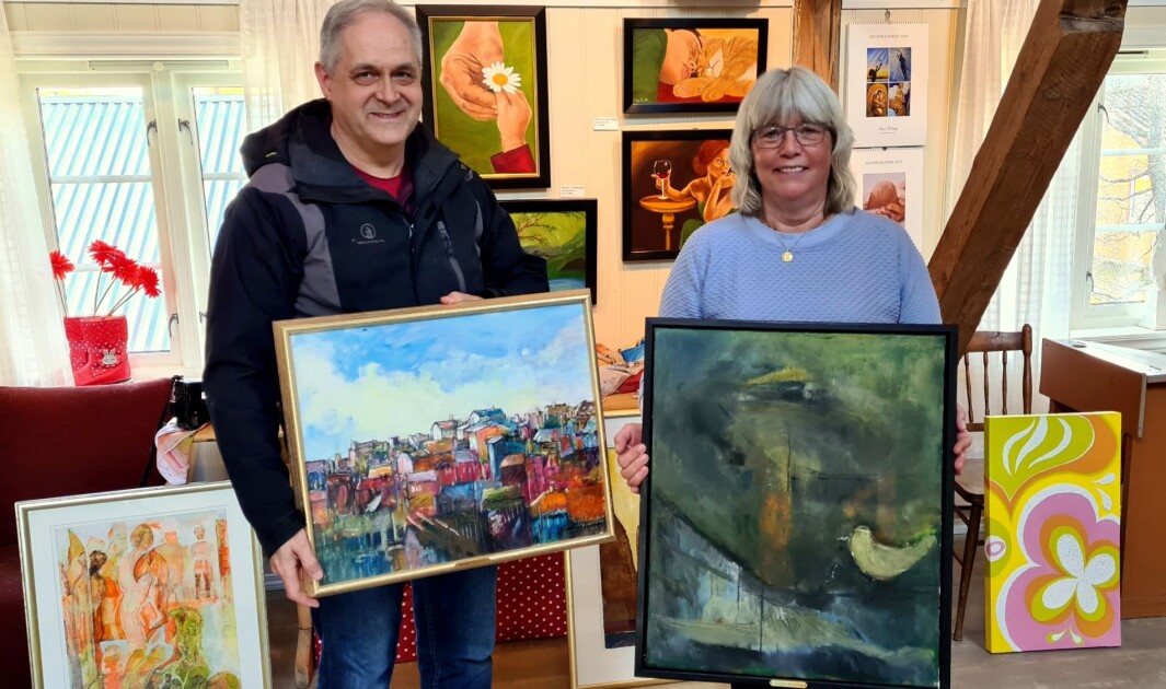 Magne Lillegård var den første ledaren av Rindal Kunstlag i 1991, og da hadde han også kunstutstilling. Her har han og Mie Sandø, som er ledar idag, vald kvart sitt favorittbilde. Magne Lillegård var den første ledaren av Rindal Kunstlag i 1991, og da hadde han også kunstutstilling. Her har han og Mie Sandø, som er ledar idag, vald kvart sitt favorittbilde.