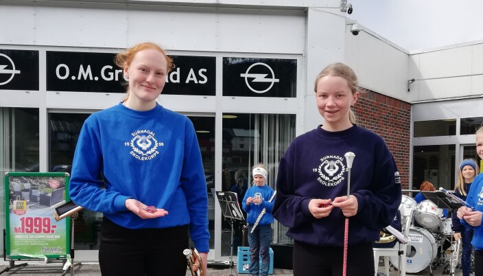 Johanne Holten og Elida Sofie fiske sjuende stjerne og sjuårsmedalje Johanne Holten og Elida Sofie fiske sjuende stjerne og sjuårsmedalje