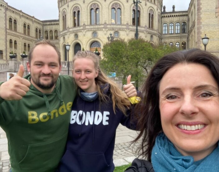 Stortingsrepresentant Jenny Klinge tok selfie med representantene fra hjemfylket. Stortingsrepresentant Jenny Klinge tok selfie med representantene fra hjemfylket.