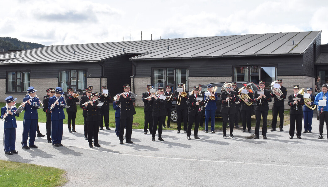 Surnadal Skolekorps og Surnadal Hornmusikk skapte stemning ved Surnadal sjukeheim Surnadal Skolekorps og Surnadal Hornmusikk skapte stemning ved Surnadal sjukeheim