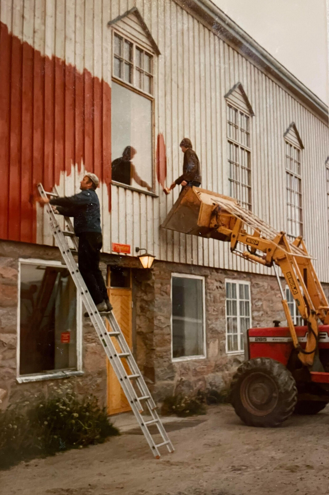 Dugnad maling og skifting av vindu. Dugnad maling og skifting av vindu.