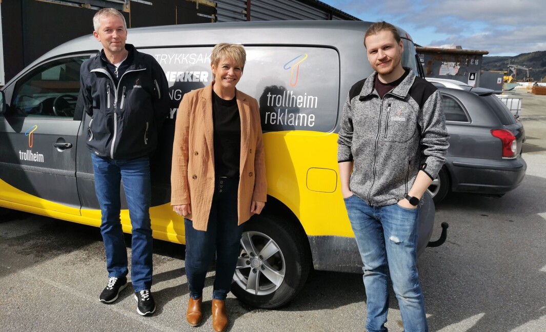 Daglig leder i Trollheim AS Lars inge Kvande, leder i Trollheim Reklame Eva Holten og grafisk designer Eirik Strøm. Daglig leder i Trollheim AS Lars inge Kvande, leder i Trollheim Reklame Eva Holten og grafisk designer Eirik Strøm.