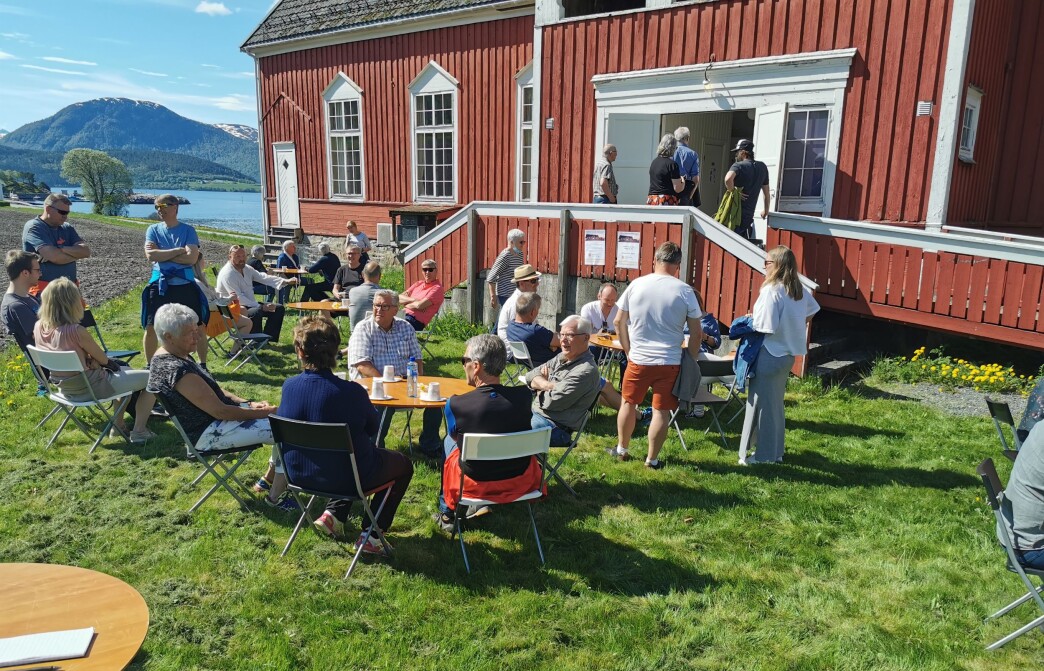 Sal av kaffe og kaker ved Bondhuset Sal av kaffe og kaker ved Bondhuset