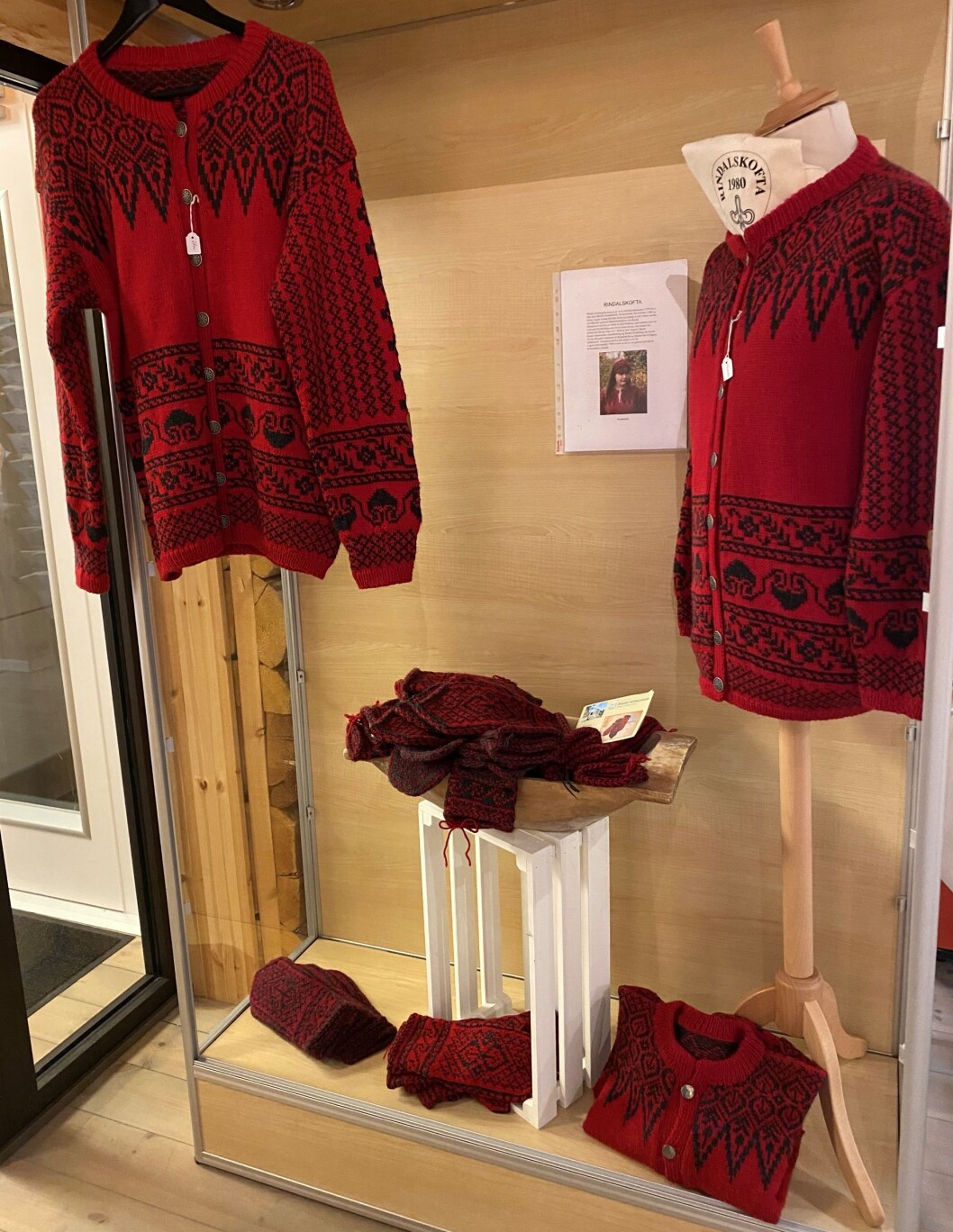 Rindalskofter og rindalsvotter. Rindalskofter og rindalsvotter.