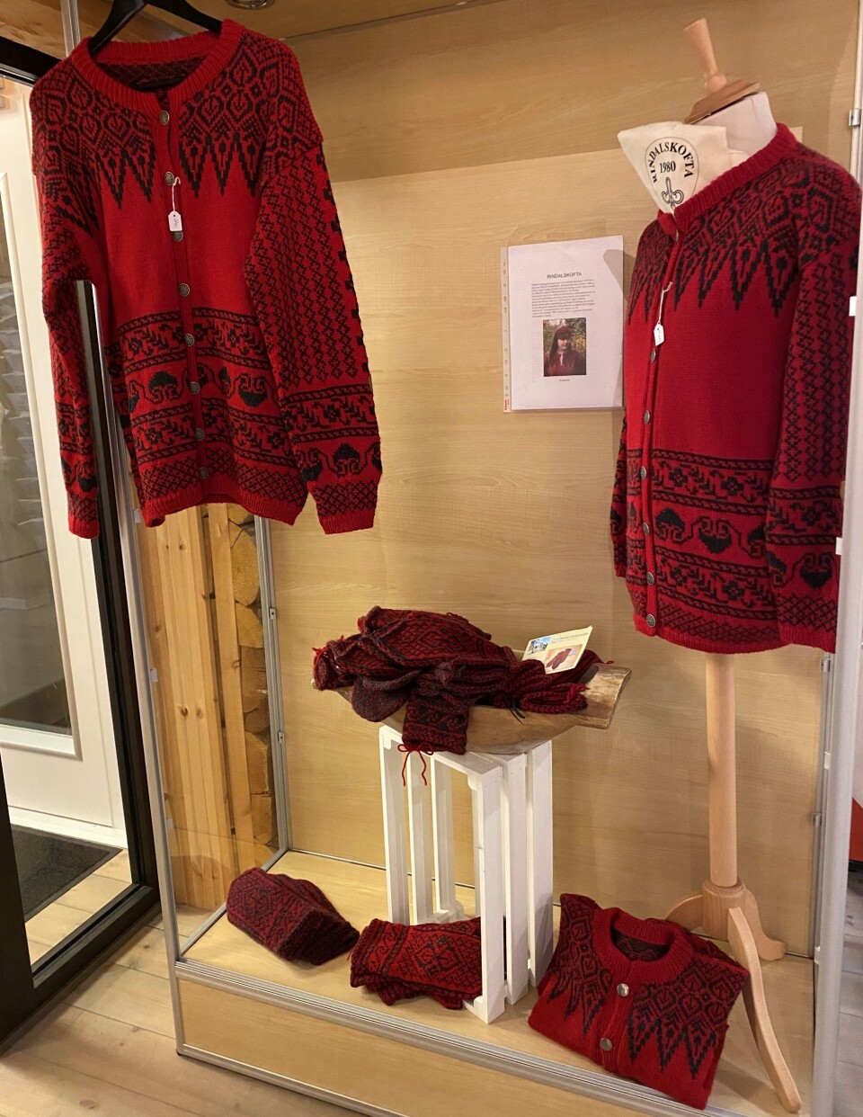 Rindalskofter og rindalsvotter.