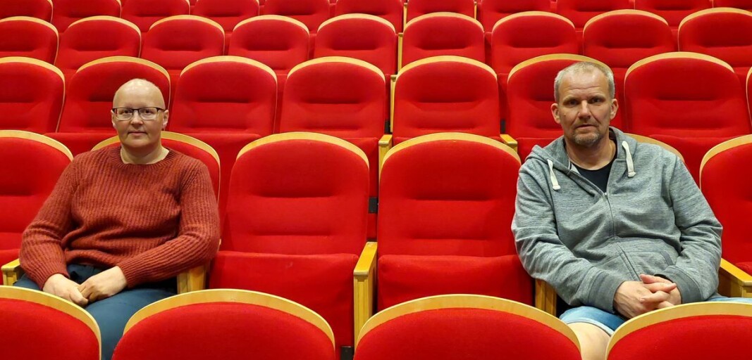 Bettina Røen Helgetun og Morten Møller ønsker velkommen til filmvisning. Bettina Røen Helgetun og Morten Møller ønsker velkommen til filmvisning.