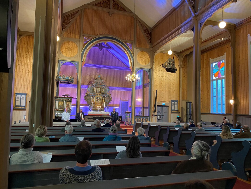 Torsdag kveld klokka 23.00 var det vårnattkonsert i Stangvik kyrkje med Erling With Aasgård og Tor Erik Jenstad. Torsdag kveld klokka 23.00 var det vårnattkonsert i Stangvik kyrkje med Erling With Aasgård og Tor Erik Jenstad.