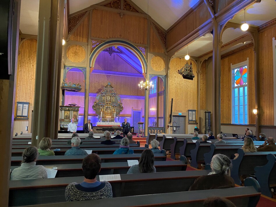 Torsdag kveld klokka 23.00 var det vårnattkonsert i Stangvik kyrkje med Erling With Aasgård og Tor Erik Jenstad. Torsdag kveld klokka 23.00 var det vårnattkonsert i Stangvik kyrkje med Erling With Aasgård og Tor Erik Jenstad.