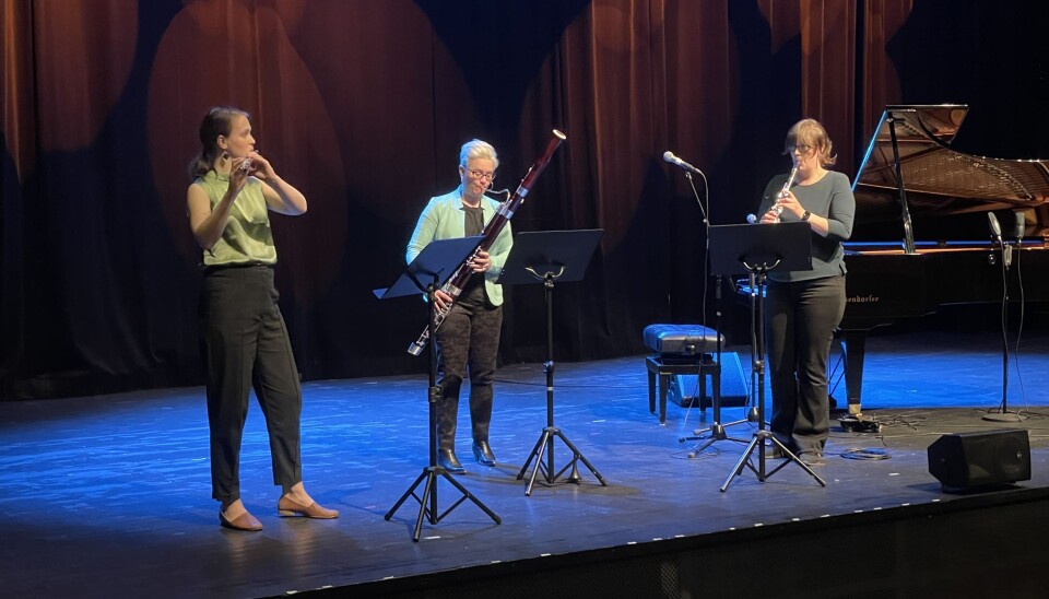 Taffelpikene, her under Henningtimen, holdt konsert ved Mo Oppvekstsenter fredag morgen. Lørdag blir de å se når Vårsøghelga, i samarbeid med Paul Okkenhaug-selskapet, arrangerer konsert i SpareBank 1 Nordmøre. Taffelpikene, her under Henningtimen, holdt konsert ved Mo Oppvekstsenter fredag morgen. Lørdag blir de å se når Vårsøghelga, i samarbeid med Paul Okkenhaug-selskapet, arrangerer konsert i SpareBank 1 Nordmøre.