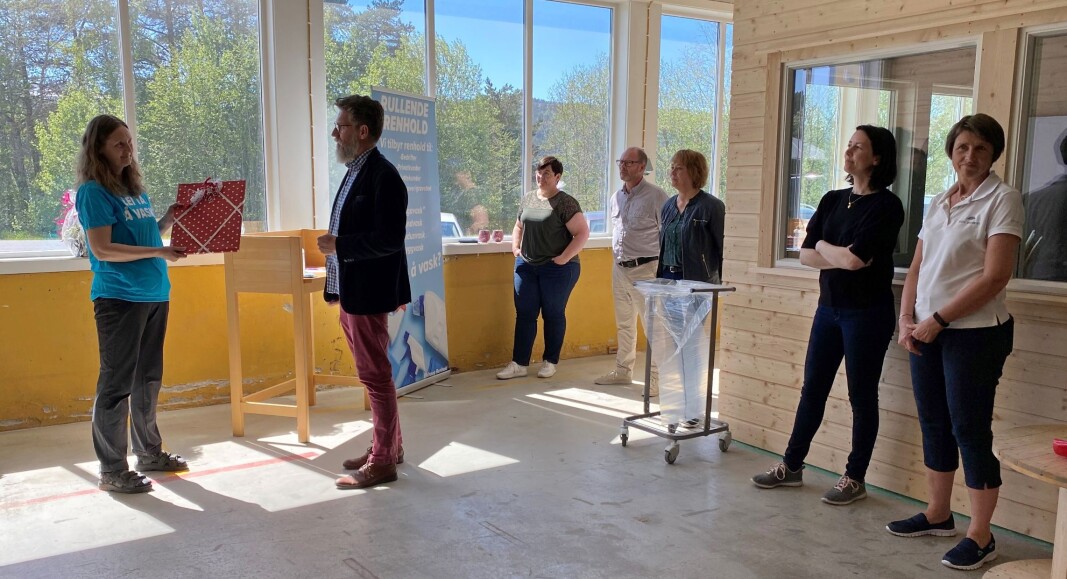 Gratulanter fra Rindal næringsforum, Rindal kommune og Rindal Sparebank. Gratulanter fra Rindal næringsforum, Rindal kommune og Rindal Sparebank.