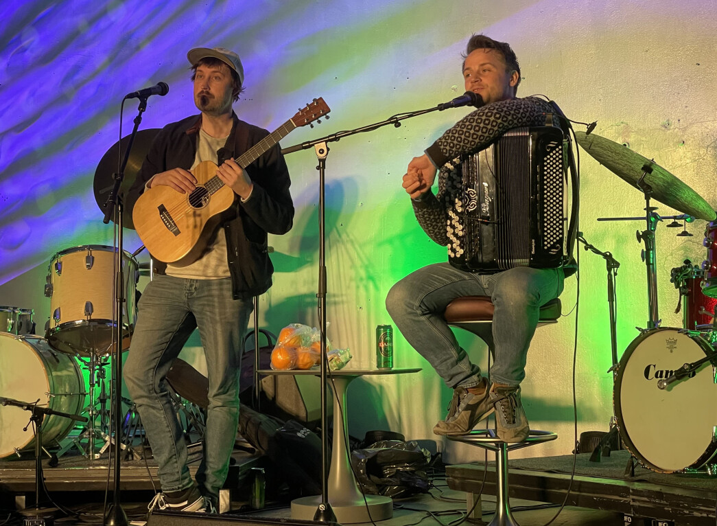 PolkaBjørn, som heiter Bjørn Tomren, og Kleine Heine, som heiter Heine Bugge, leverte ein utruleg bra konsert i billaget fredag. PolkaBjørn, som heiter Bjørn Tomren, og Kleine Heine, som heiter Heine Bugge, leverte ein utruleg bra konsert i billaget fredag.