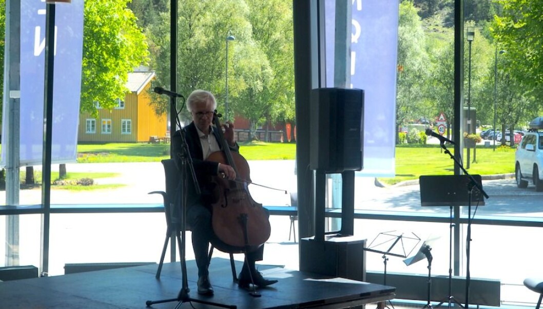 Øyvind Gimse på cello Øyvind Gimse på cello