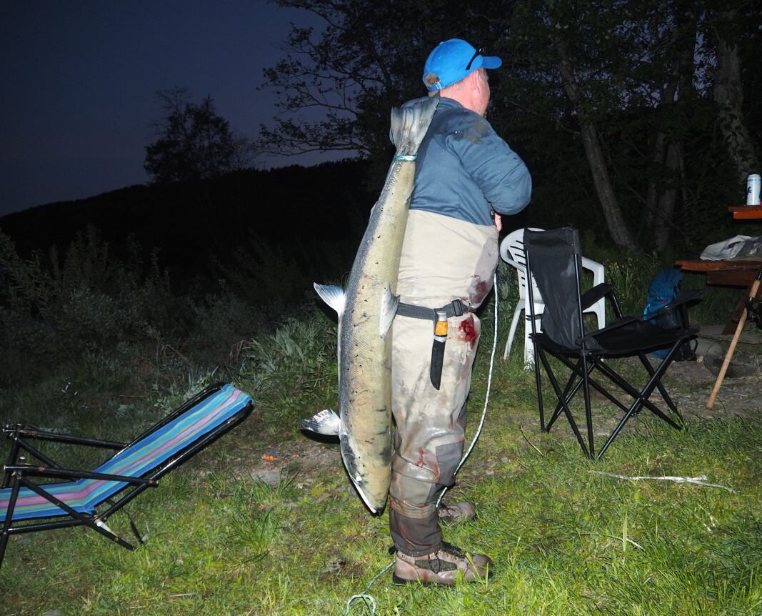 Jørgen Sundal med sin laks på 16,2 kg Jørgen Sundal med sin laks på 16,2 kg
