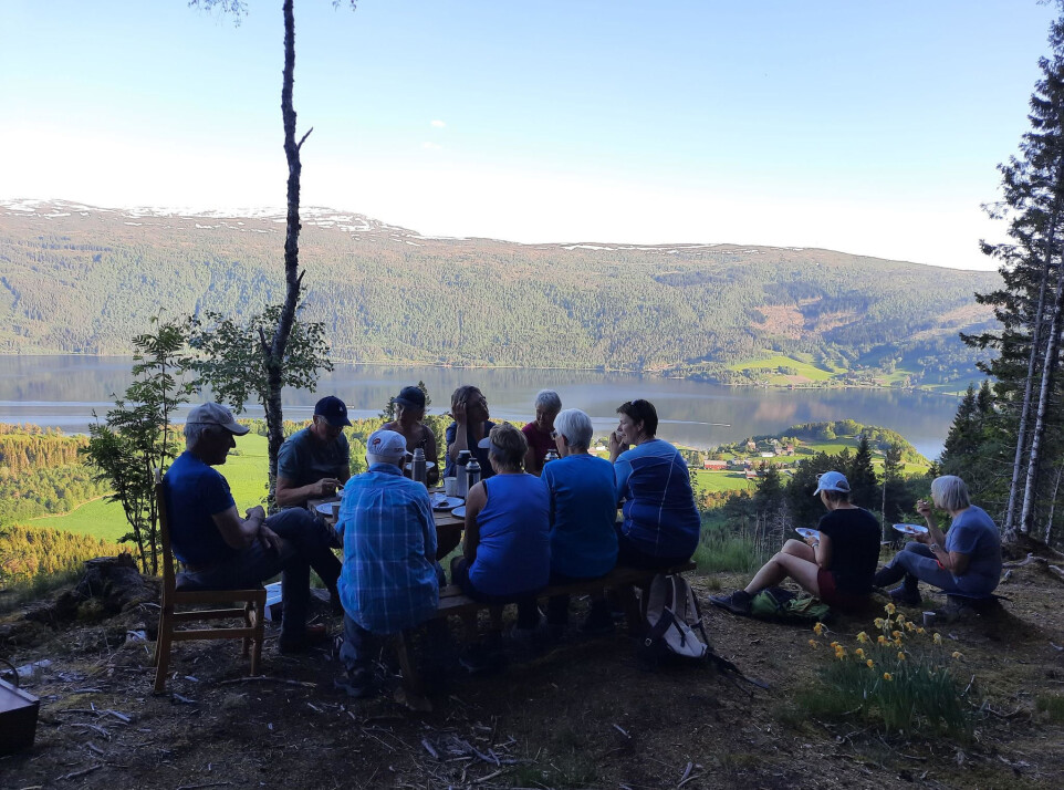 Blautkake og kaffe på skogstua.