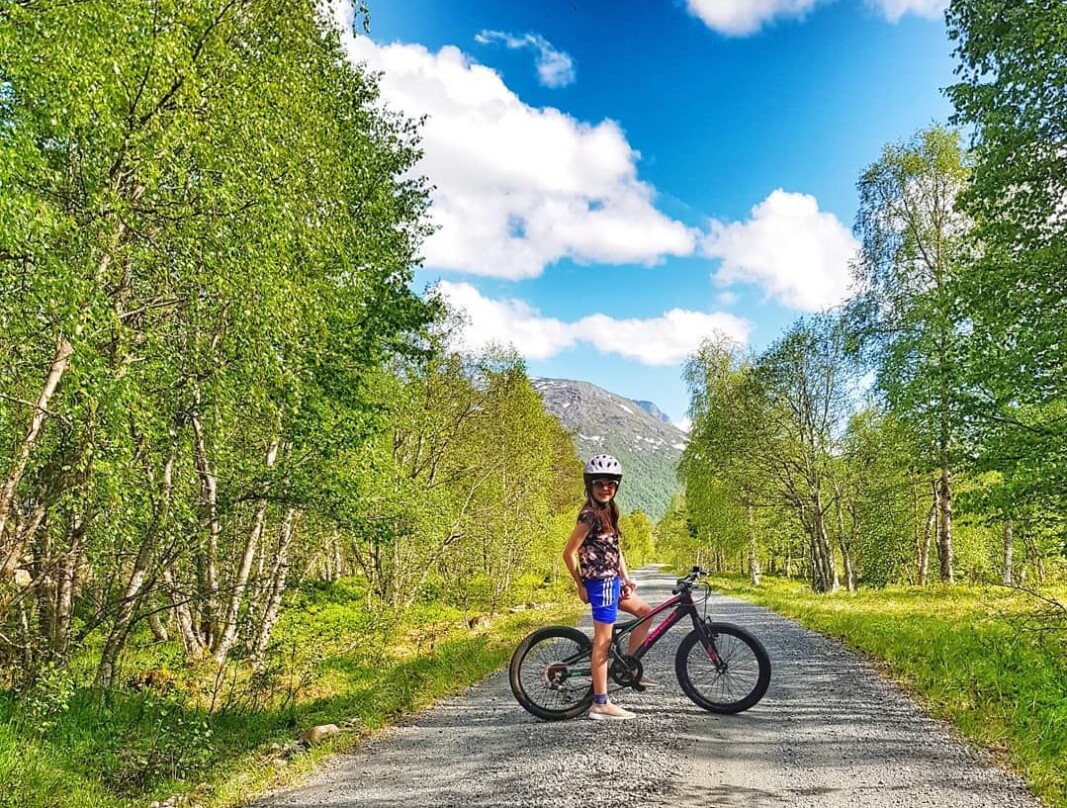 Sykkeltur til Breiskarsbekkjen i Vindøldalen. Sykkeltur til Breiskarsbekkjen i Vindøldalen.