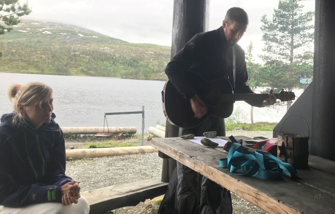 Åse og Gøran i storform, selv om det var grått ute. Åse og Gøran i storform, selv om det var grått ute.