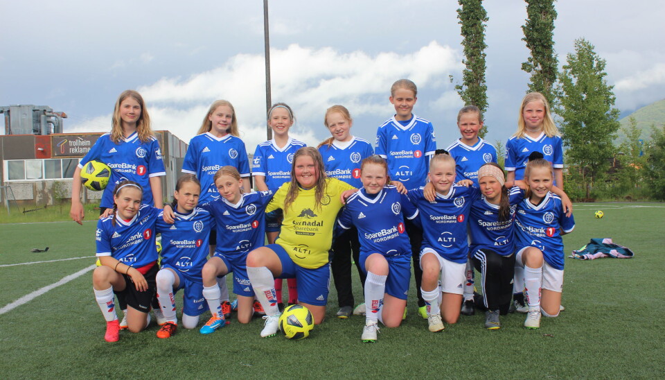 (Øverst f.v.) Maya Botten, Anna Møkkelgjerd, Marika M. Langholm, Anna Lila Mauset, Ane Holter, Ada Sæterbø Raaen, Ronja Dvetvik-Buvarp.(Nederst f.v.) Sigrid A. R. Gjerstad, Idun Birkestøl, Tuva Bergmann, Mari Karlsen, Solvor Rossvoll Bøe, Fride Aakvik, Victoria B. Øye, Ine Hamnes Øye