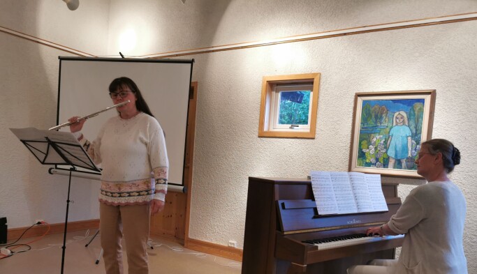 Tove Elin Strand akkompagnert av Oddveig Helset Halle Tove Elin Strand akkompagnert av Oddveig Helset Halle