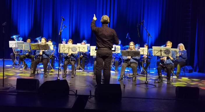 Kristiansund Skolekorps med dirigent Torgeir Andresen Kristiansund Skolekorps med dirigent Torgeir Andresen