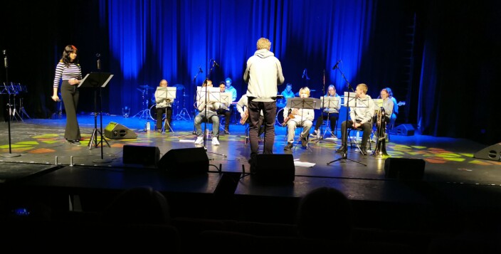 Nordmøre ungdomsstorband med vokalist Lana Elisabth Ingrid Hansen og dirigent Alf Ekholm Nordmøre ungdomsstorband med vokalist Lana Elisabth Ingrid Hansen og dirigent Alf Ekholm