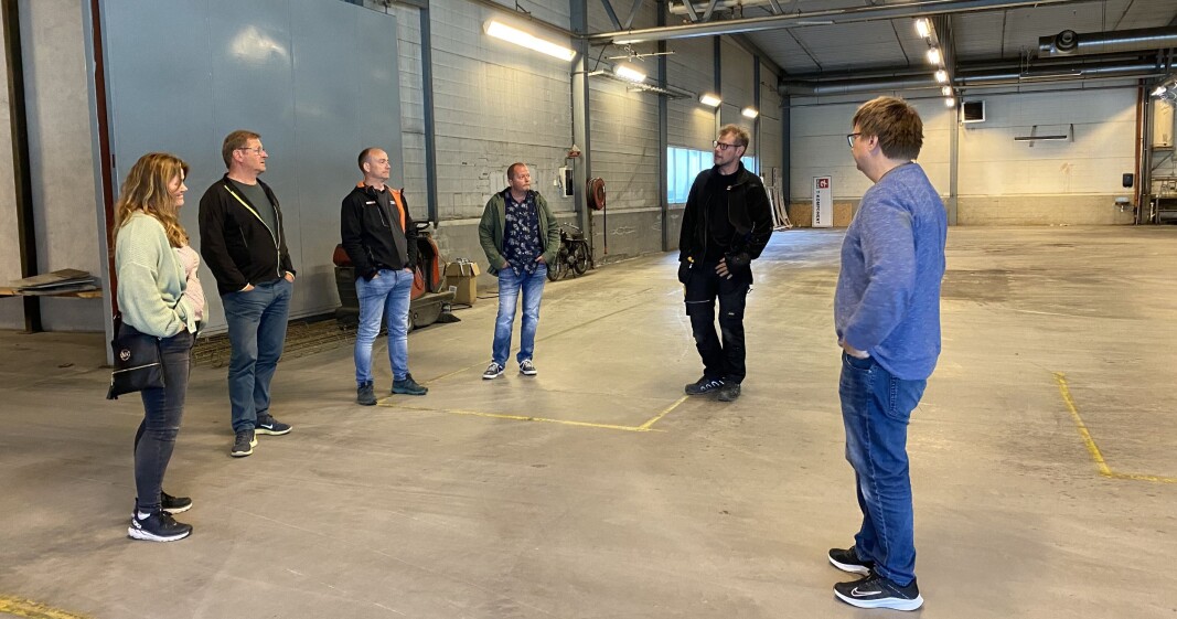 F.v. Line Flåtten, Jorodd Asphjell, Martin Rise og Jan Thore Martinsen, i prat med daglig leder Karstein Mauset og styreleder Håkon Fredriksen i Rindal Næringspark. F.v. Line Flåtten, Jorodd Asphjell, Martin Rise og Jan Thore Martinsen, i prat med daglig leder Karstein Mauset og styreleder Håkon Fredriksen i Rindal Næringspark.