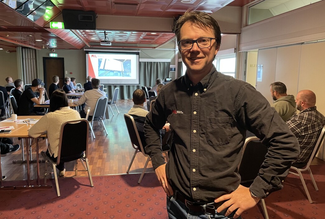 Svein-Inge Baade Ringstad fra Mechatronics Innovations Lab (MIL) i Grimstad oppildnet de rundt 30 deltakerne, som fikk høre mer om blant annet robotikk, sensorikk og mixed reality. Svein-Inge Baade Ringstad fra Mechatronics Innovations Lab (MIL) i Grimstad oppildnet de rundt 30 deltakerne, som fikk høre mer om blant annet robotikk, sensorikk og mixed reality.