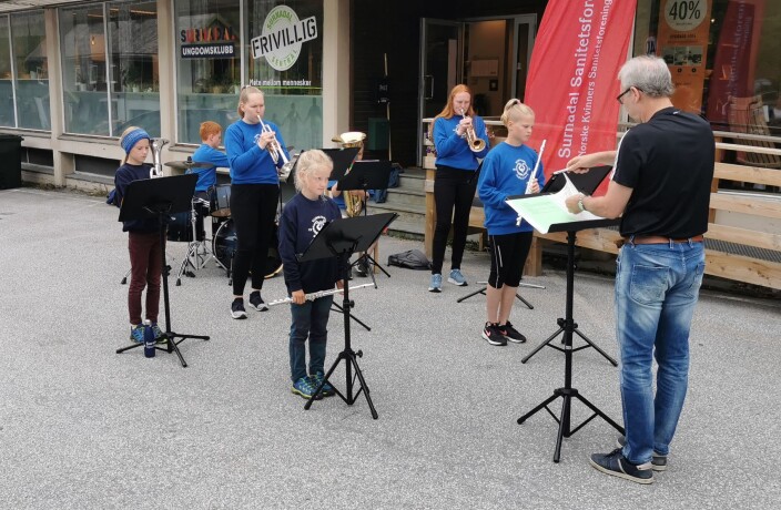 Surnadal Skolekorps spilte i gang arrangementet Surnadal Skolekorps spilte i gang arrangementet