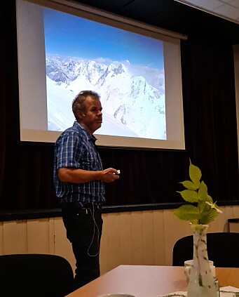 Fjellklatraren, denne kvelden med fjella på skjerm. Fjellklatraren, denne kvelden med fjella på skjerm.