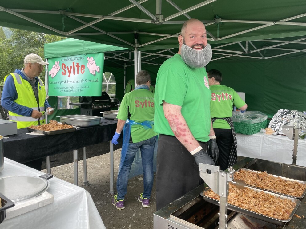 Ola Sylte og Gårdsslakteriet Sylte serverte mat til deltakere og frivillige. Ola Sylte og Gårdsslakteriet Sylte serverte mat til deltakere og frivillige.