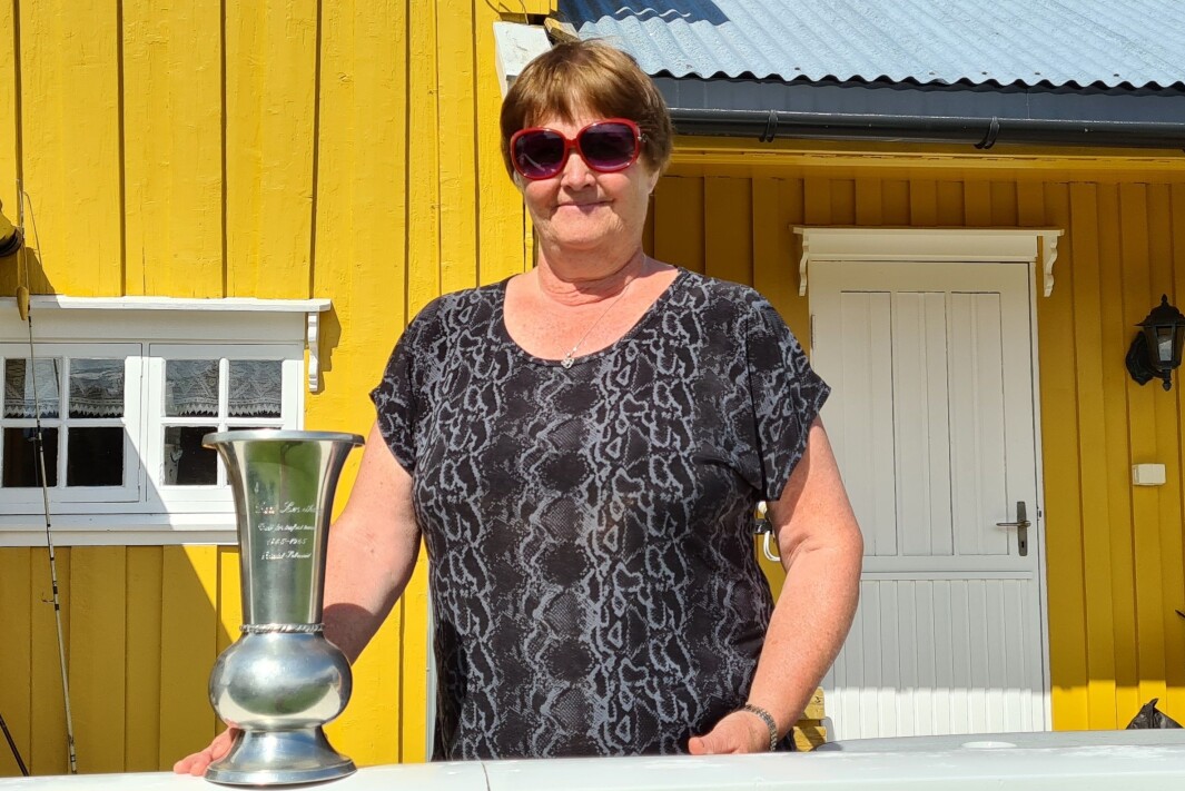 Hege Rasmussen Løseth kan stolt vise fram vasen til bestefar. Hege Rasmussen Løseth kan stolt vise fram vasen til bestefar.
