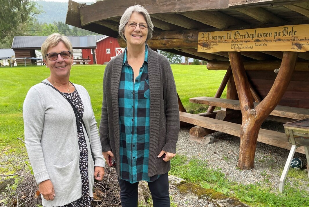 Soknerådsleiar Eva Jorid Svendsen (t.v.) og klokkar Randi Vetleseter Bøe inviterer til gudsteneste på Grendaplassen på Bele. Soknerådsleiar Eva Jorid Svendsen (t.v.) og klokkar Randi Vetleseter Bøe inviterer til gudsteneste på Grendaplassen på Bele.