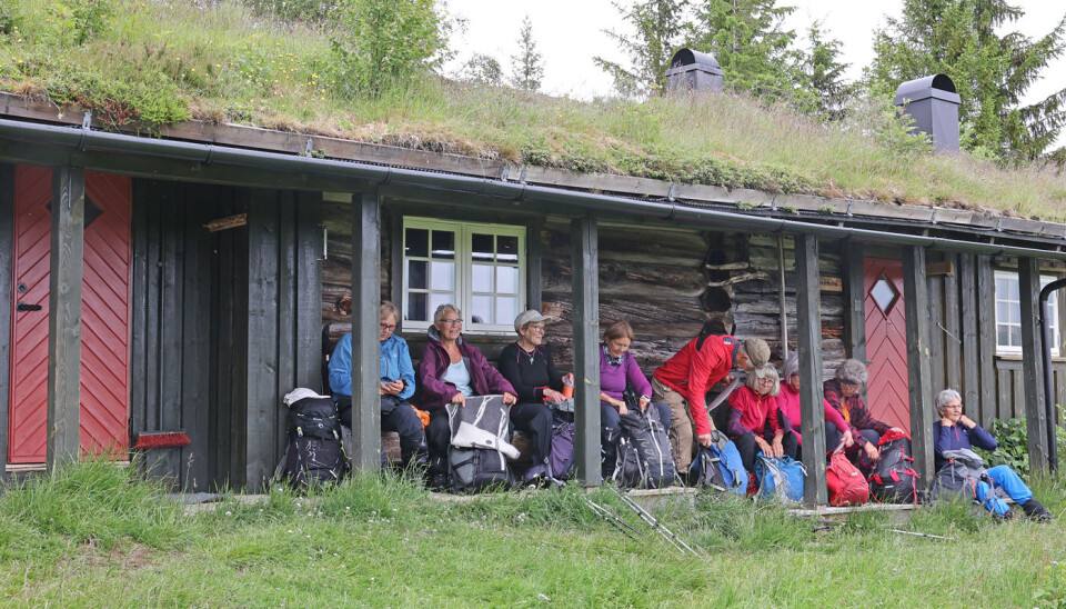Matpause på Grytbakksetra. Den er i dag en selvbetjent KNT-hytte.