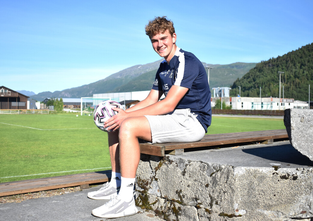 Vegard Dønnem har signert for Kristiansund Ballklubb Vegard Dønnem har signert for Kristiansund Ballklubb
