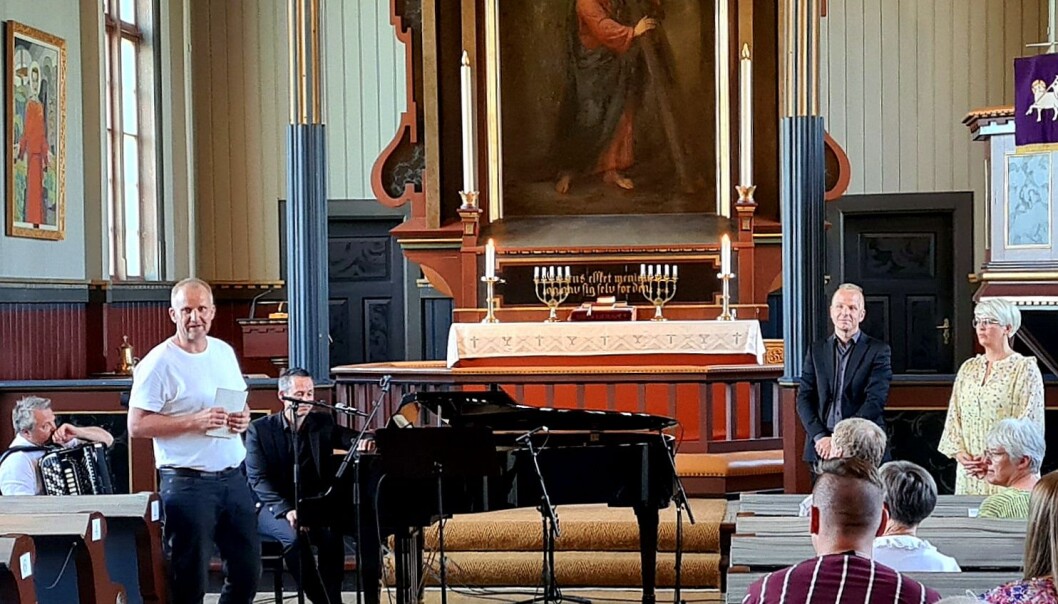 Etter ståande applaus frå publikum, kunne kultuledar Morten Møller takke musikarane for ein framifrå konsert. Etter ståande applaus frå publikum, kunne kultuledar Morten Møller takke musikarane for ein framifrå konsert.